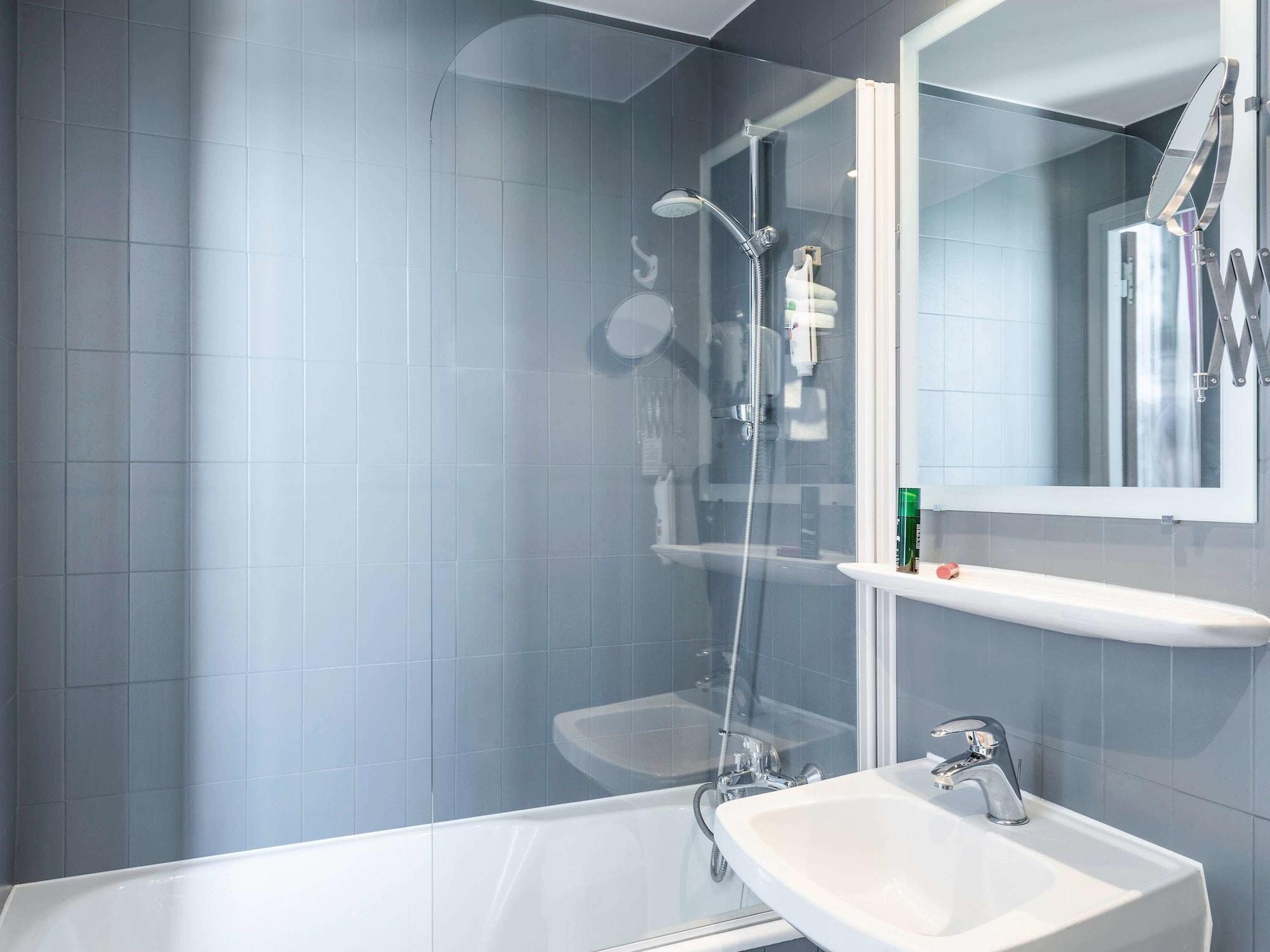 Отель Ibis Styles Asnieres Centre Экстерьер фото